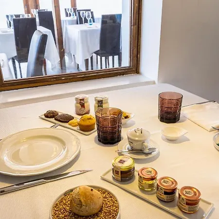 Casa Corsetti - E Ristorante 4* マジョーネ